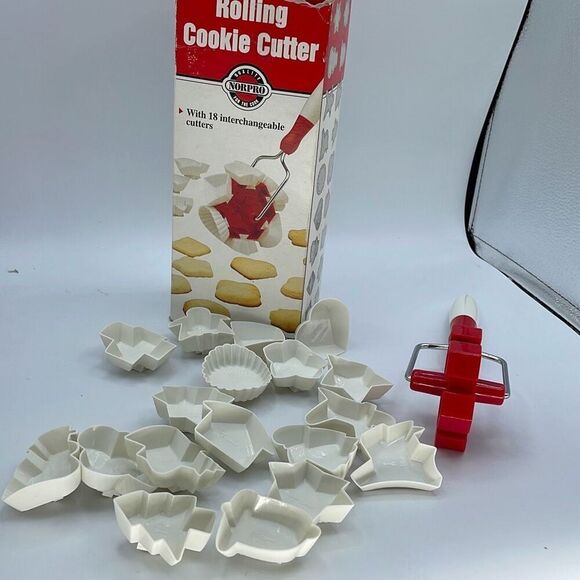 Vintage rolling cookie cutter with 18 interchangeable shapes. - Picture 1 of 9